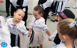 Regionálna prehliadka piesní a tancov Folklórne Mestečko