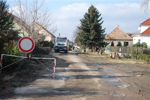 Hollého ulica počas rekonštrukcie - stavebné stroje - dekoratívna grafika
