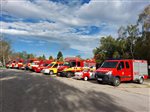 140. výročie DHZ Leopoldov - hasičské autá parkujú pred hasičskou zbrojnicou v Leopoldove - dekoratívna grafika