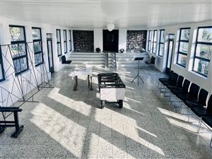 Interiér domu smútku