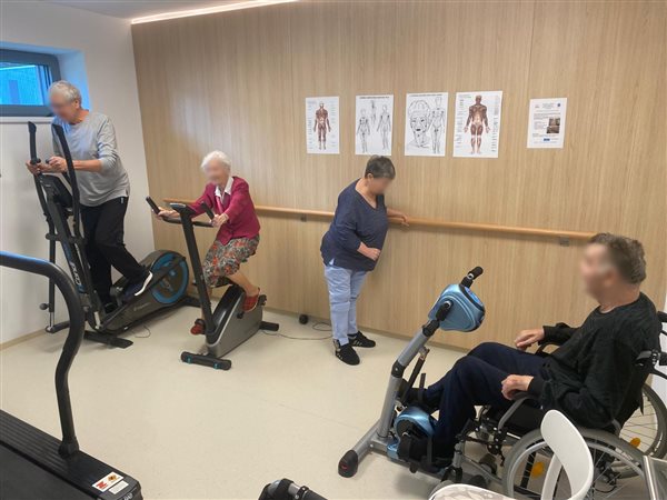 Cvičenie seniorov v dennom stacionári