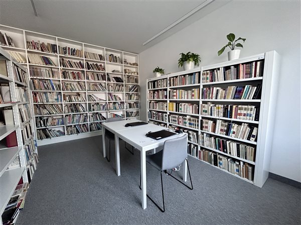 Interiér mestskej knižnice Leopoldov