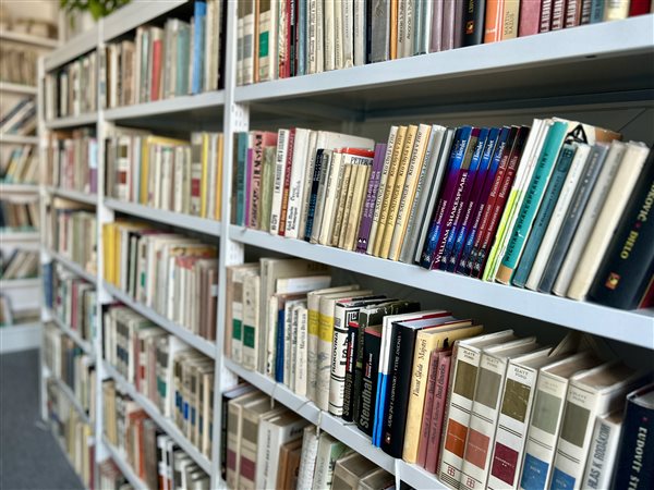 Interiér mestskej knižnice Leopoldov