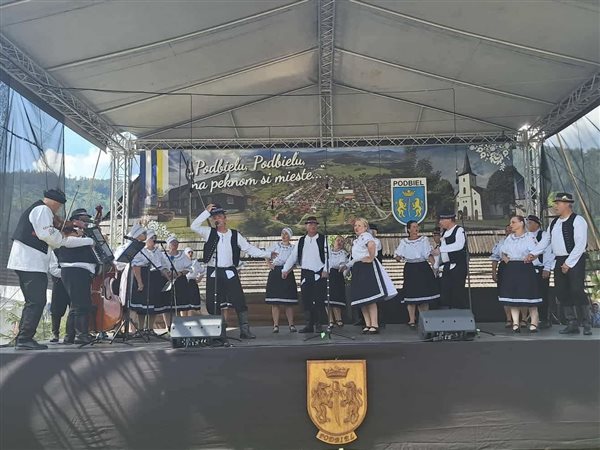 Vystúpenie KSF Mestečko na Podbielanských folklórnych slávnostiach
