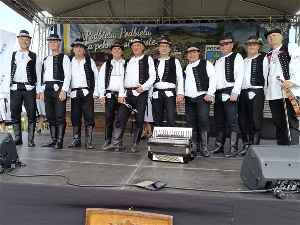 Vystúpenie KSF Mestečko na Podbielanských folklórnych slávnostiach