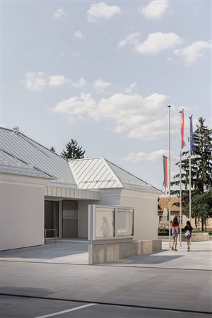 Nový mestský úrad a knižnica - dekoratívna grafika
