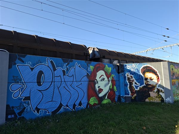 Protihluková stena pri železničnej stanici