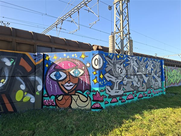 Protihluková stena pri železničnej stanici